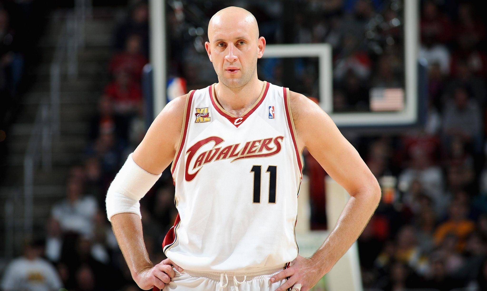 立陶宛前锋再次入选全明星队被誉为球队核心的简单介绍