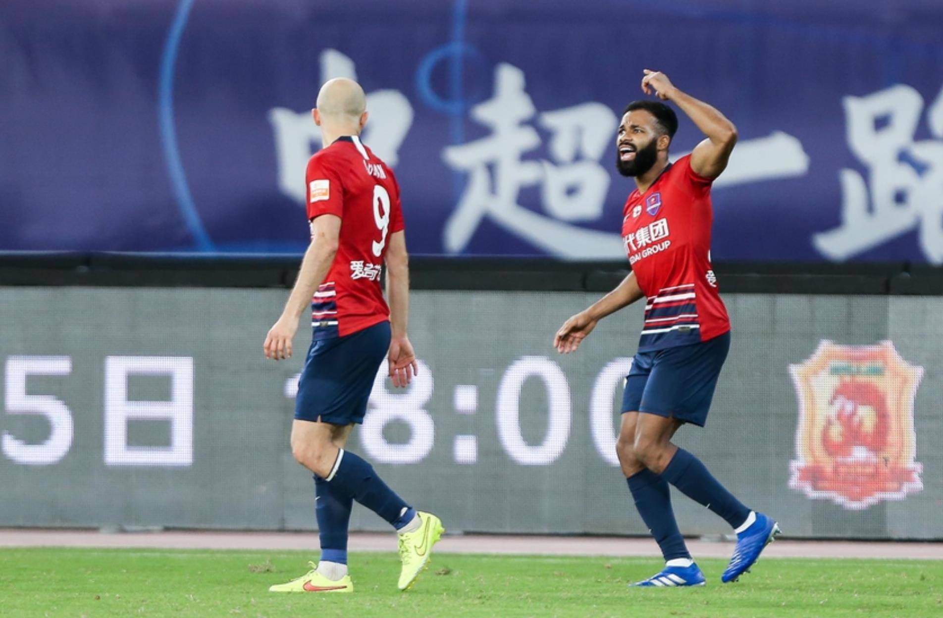 深圳佳兆业击败重庆力帆，稳固中下游位置的简单介绍